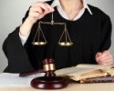 Адвокаты защищают клиентов в ходе уголовного судопроизводства в суде первой инстанции